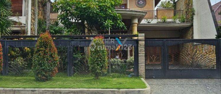 Rumah Bagus Modern Di Pusat Kota di Ijen, Klojen 1