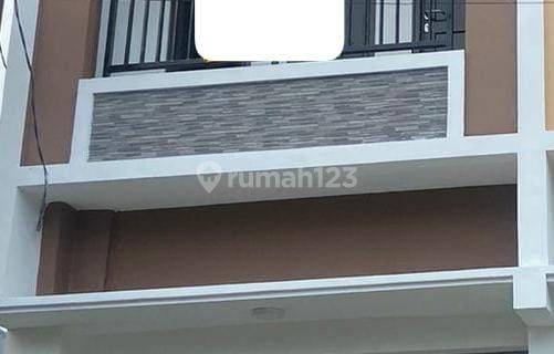 Rumah Strategis 3 Lantai Bekasi Selatan  1