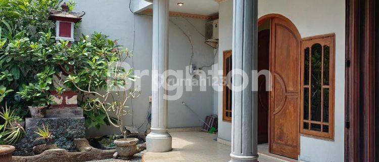 RUMAH 2 LANTAI LUAS DAN NYAMAN DI JALAN BUNTU 1