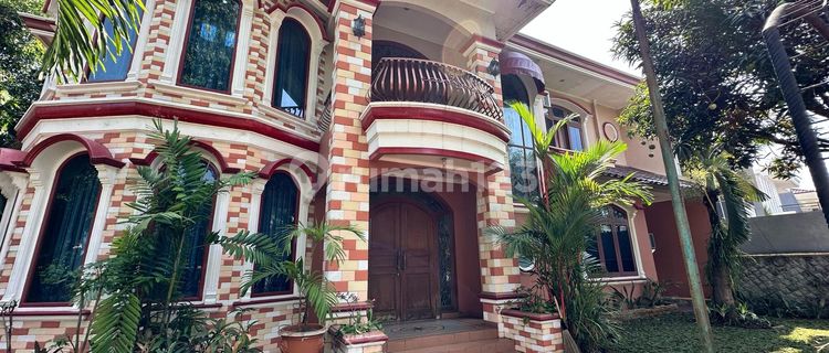 For Sale: Luxury House with Swimming Pool in BSD at a Low Price. 1