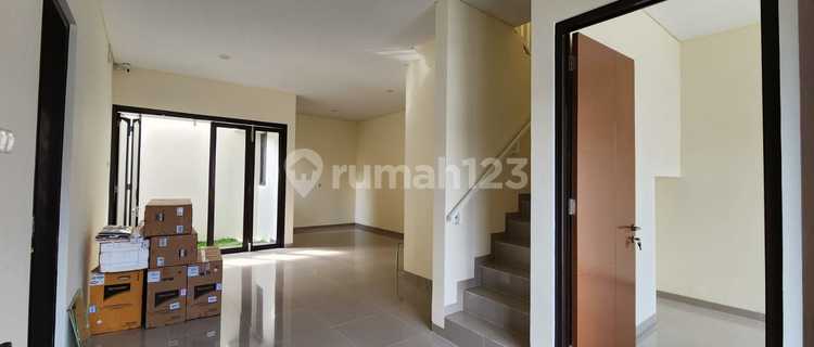 Rumah Bagus Modern Minimalis ,Unfurnished di pandanaran hilles Semarang Timur, 10532 1
