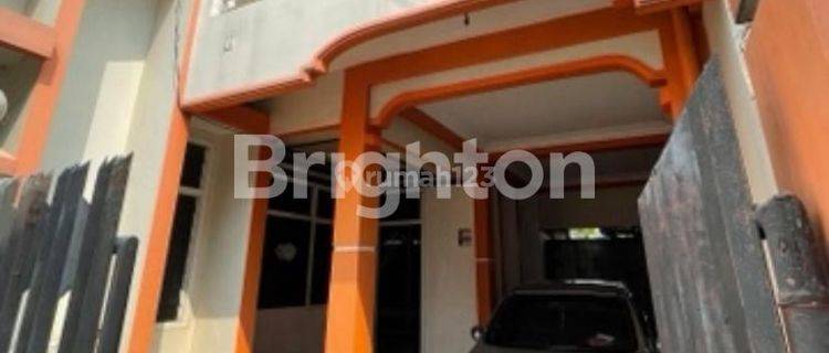 Dijual murah rumah 2 lantai letak strategis tengah kota 1