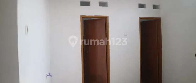 Women's Exclusive Boarding House in Rawamangun that is safe, comfortable, quiet, and clean. 1