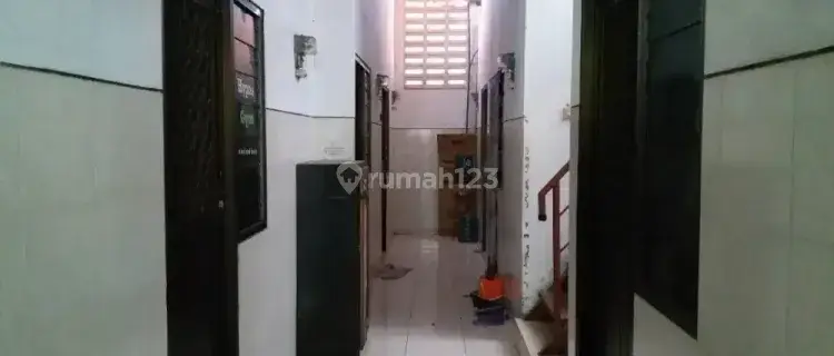 Kos mezanine Kamar Tidur 2 lantai, kamar mandi dalam 1