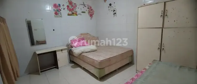 Girls' boarding house in the city center of Ngagel 1