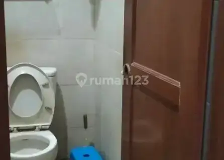 Dikosin satu kamar dan kamar mandi didalam 1