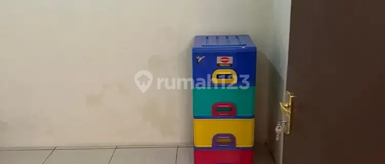 Room for rent, strategic location, walking distance to Bidaracina busway stop. 1