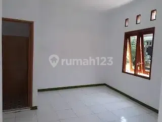 Minimalist Boarding Room near Gunadarma University and UI 1