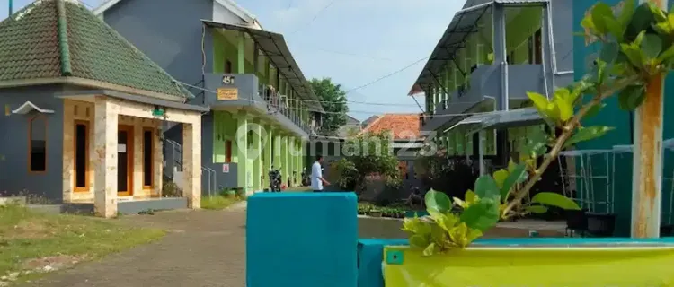 ROLLING STONE BOARDING HOUSE 1