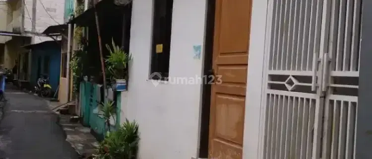 kost2an di kampung melayu kecil 1