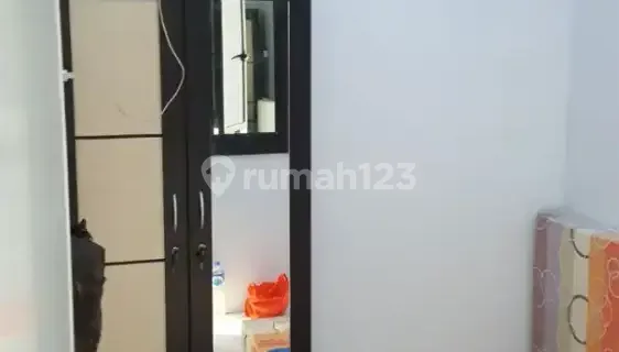 KOST BY THE ROADSIDE 1