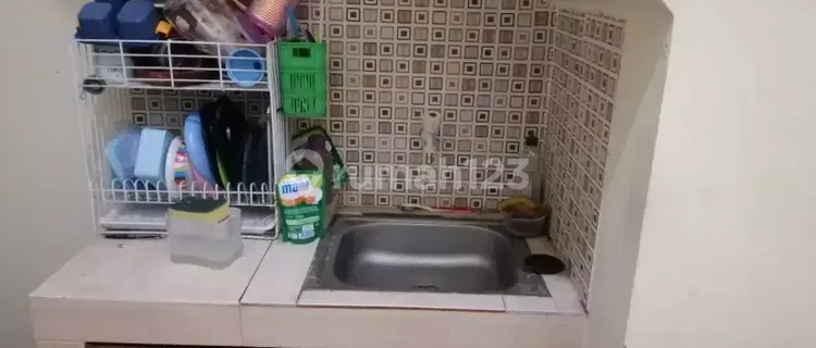 Accepts boarders: female and married couples. 1