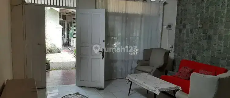 Disewakan rumah paviliun Kemang Jakarta Selatan. Akses mudah. 1