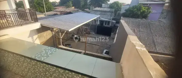 Di kontrakan rumah kamar 1