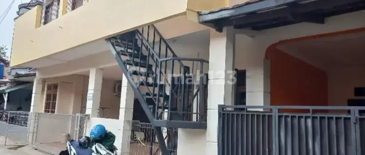 KOS 1 bedroom and 1 living room. 1