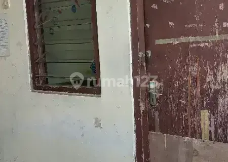 Muslim men's boarding house, in front of Amplaz. 1