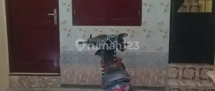 Second-floor boarding room 1