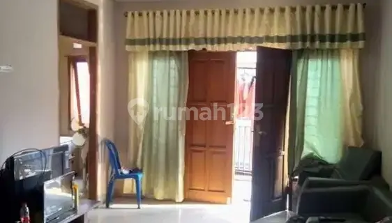 Women's boarding house, strategic location 1