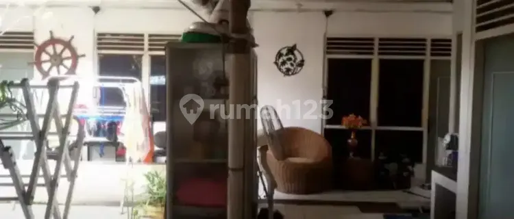 Girls' boarding house for 700k, flood-free, accessible by public transport, strategic location. 1