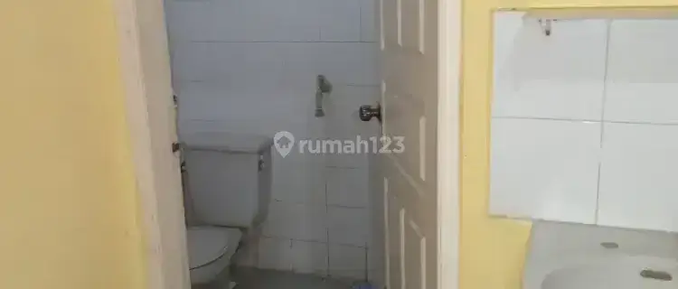 Kost sendiri/berdua/pasutri 24 jam 12 kt dengan k mandi dalam semua 1