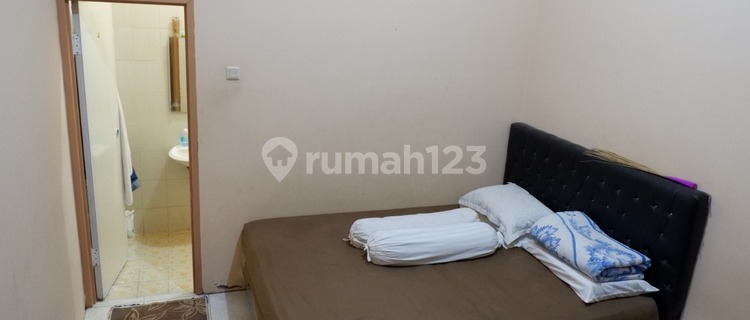 The Nata Residence Strategic Kost in Petojo AC, with Free WiFi and Laundry 1