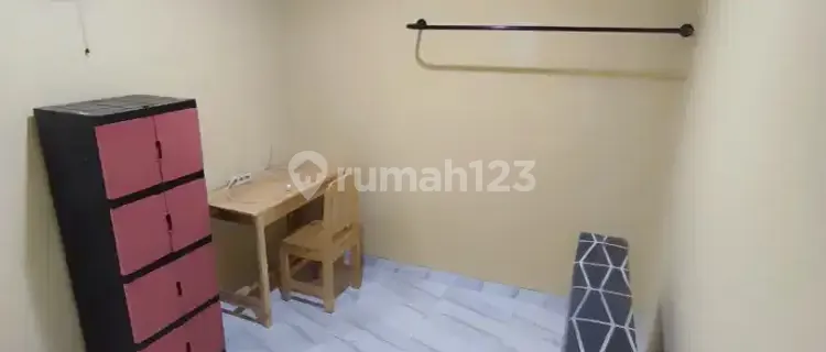 women's boarding house, AC, & Non AC. Near TJ Petukungan Utara (Adam Malik) bus stop. 1