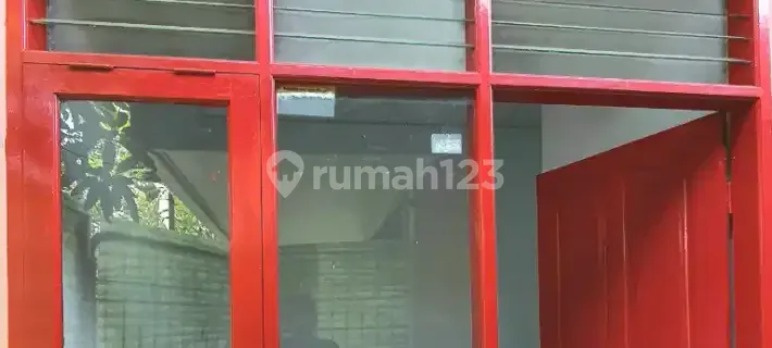 Strategic Female Dormitory and Rental Near Kalideres Terminal Market 1