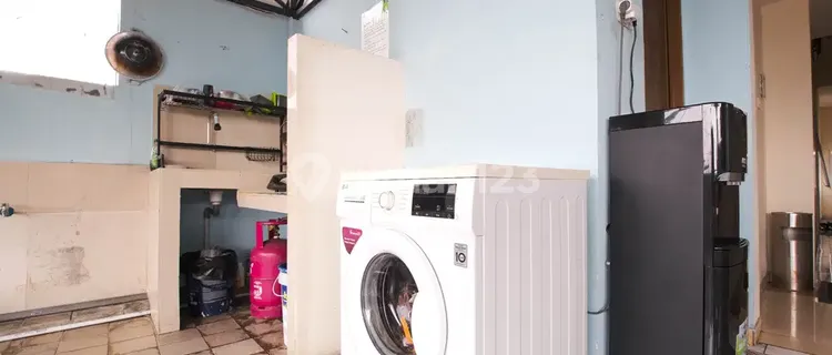 Abdi Kartini Boarding House, 1st Floor Corridor Window, Free Laundry, Near Gambir 1