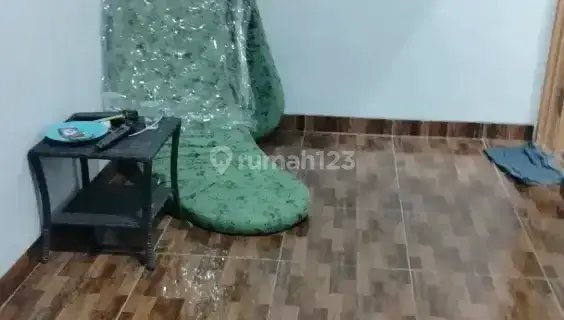 kost kontrakan 1 ruangan ada kamar mandi 1