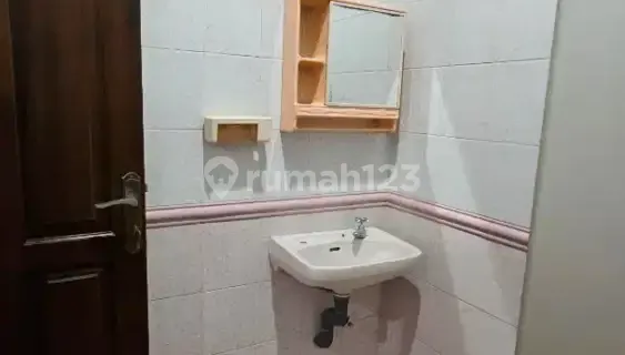 For rent: 1 boarding room for female employees/students 1