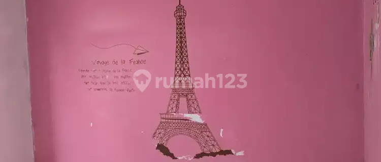 For rent: vacant room/boarding house exclusively for female students/employees. 1