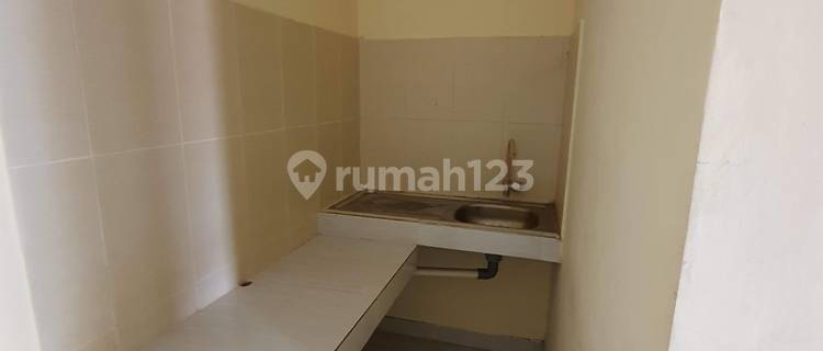 monthly rental 2 rooms in Bintaro, comfortable, car and motorcycle parking available, wifi included 1