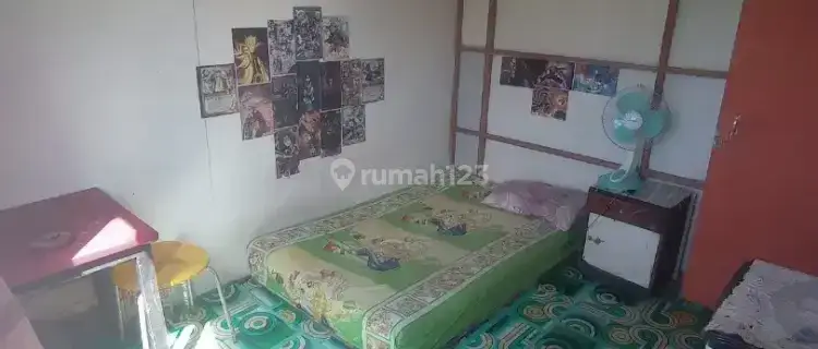 Kamar Kost Mahasiswa, Laki-Laki, Pekerja Pria 1