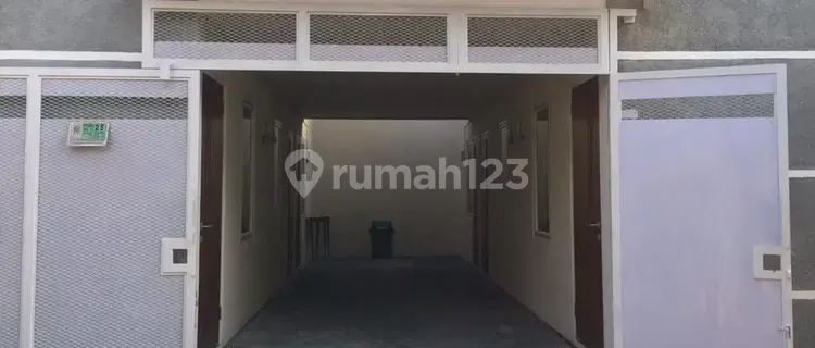 Exclusive boarding house 80 meters from MCD Jatiwaringin 1