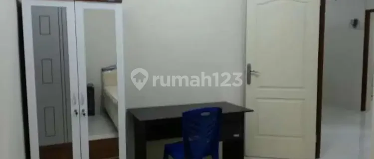 Strategic Girls' Boarding Near Royal Plaza & Plaza Marina 1