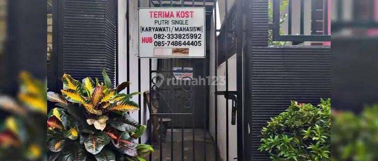 Kost Putri Tengah Kota Sawahan Surabaya 1