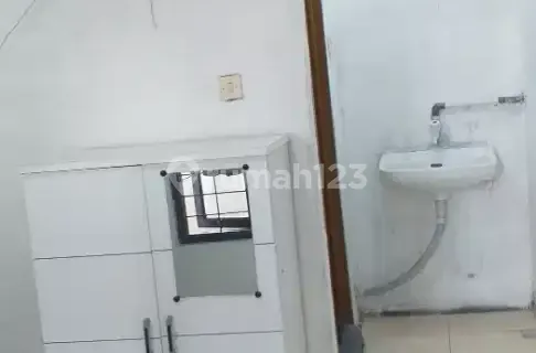 Muslim women's boarding house, strategic location near Kokas. 1