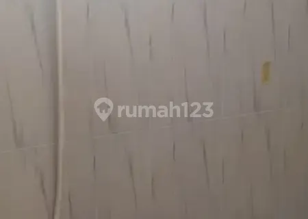 Non-AC boarding room, near dr Kuningan. NO PARKING AVAILABLE. 1