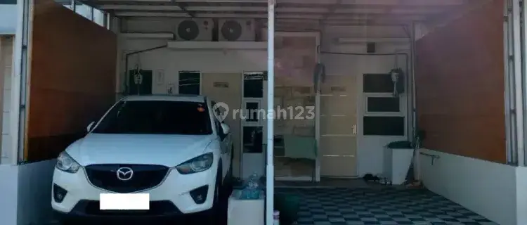 KOST PARKIR MOBIL DEPAN KAMAR 1