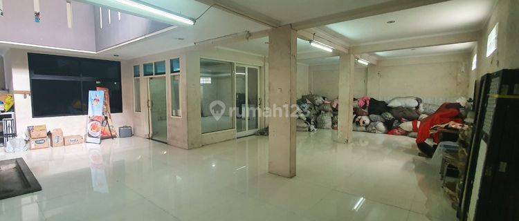 Dijual Rumah Bagus Luas Terawat Main Road di Taman Holis Indah 1 Harga Nego 1