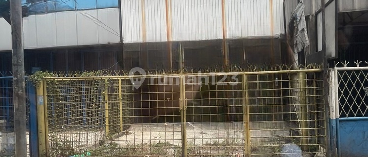 For Rent: Shop House on Jalan Raya Besar Cimone 1