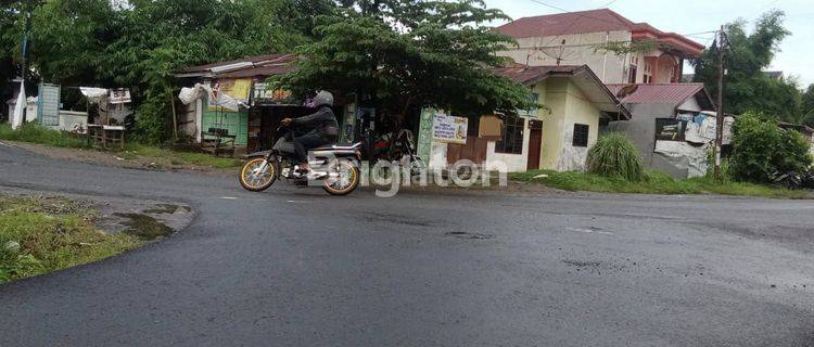 Rumah Hook Strategis di Pinggir Jalan Sangat Cocok Untuk Bangun Usaha 1