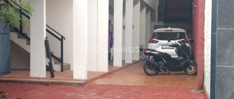 Rumah Kost Aktif di Bendul Merisi Bangunan Bagus Dan Ada Garasi Mobil 1