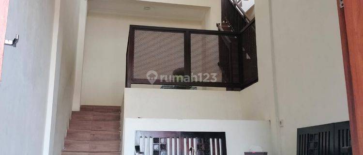 Rumah King Safira Residence Sidoarjo Pusat Kota 3 Lantai Full Bangunan Bagus Terawat 1