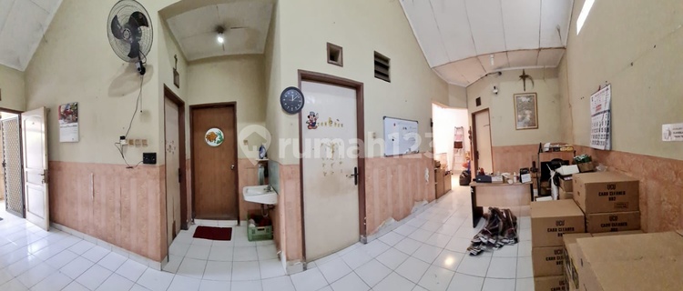 House in Taman Royal Tangerang, Strategic Location, Negotiable. 1