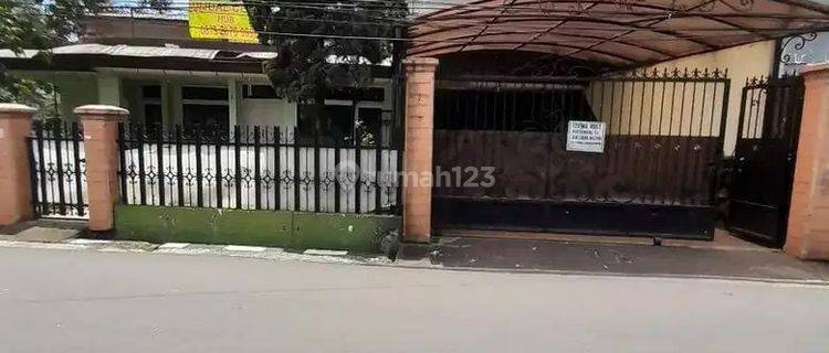 Dijual Rumah Kost Hook di Tengah Kota 1