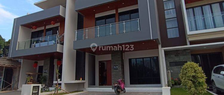 Disewakan Rumah Mewah Di Beverly Avenue. 1