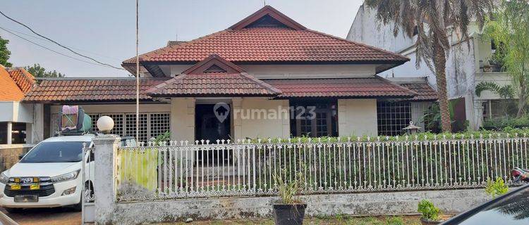 Dijual Rumah 2 Lantai di Menteng Jakarta Pusat  1