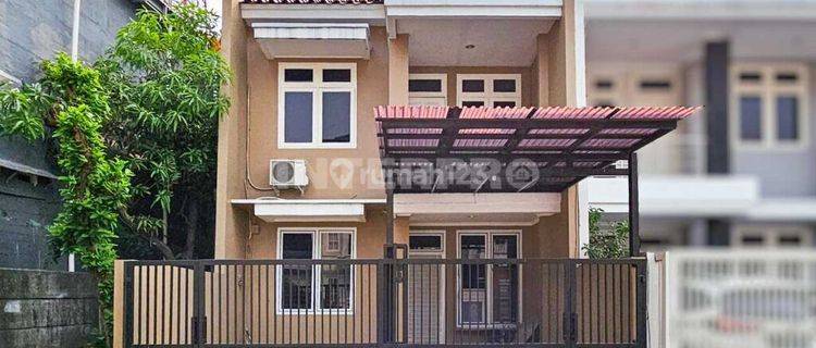 Rumah 2 Lantai Semi Furnished Puri Media Dekat Lippo Mall Puri 1