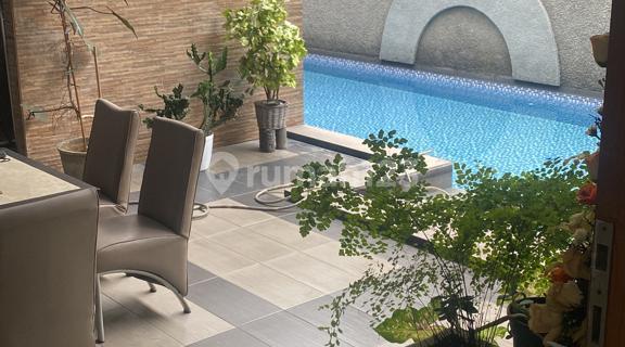 Rumah Ada Kolam Renang, Luas di Singgasana Pradana Kota Bandung 1